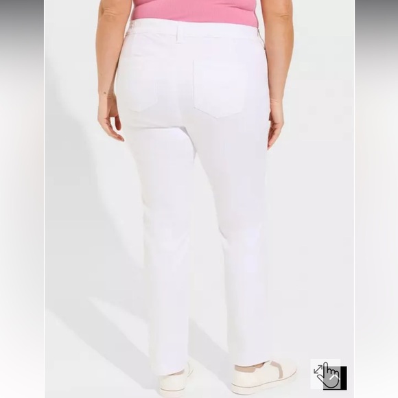 NWT Torrid Weekend Boyfriend Super Soft Mid-Rise Jean - Picture 2 of 7